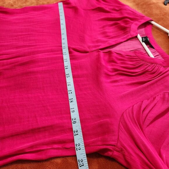 Simply Vera wang top Women Size Large Fucsia Color Silky Top Roll Tab Sleeves - Picture 12 of 15